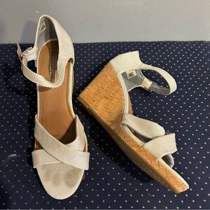 Tom’s Cork Open Toed Wedges with Ankle Strap Cream Brown Size 10